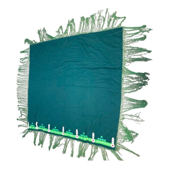 Vtg Square Emerald Green Tablecloth Floral Embroidery & Macrame Long Fringe READ - Picture 3 of 7